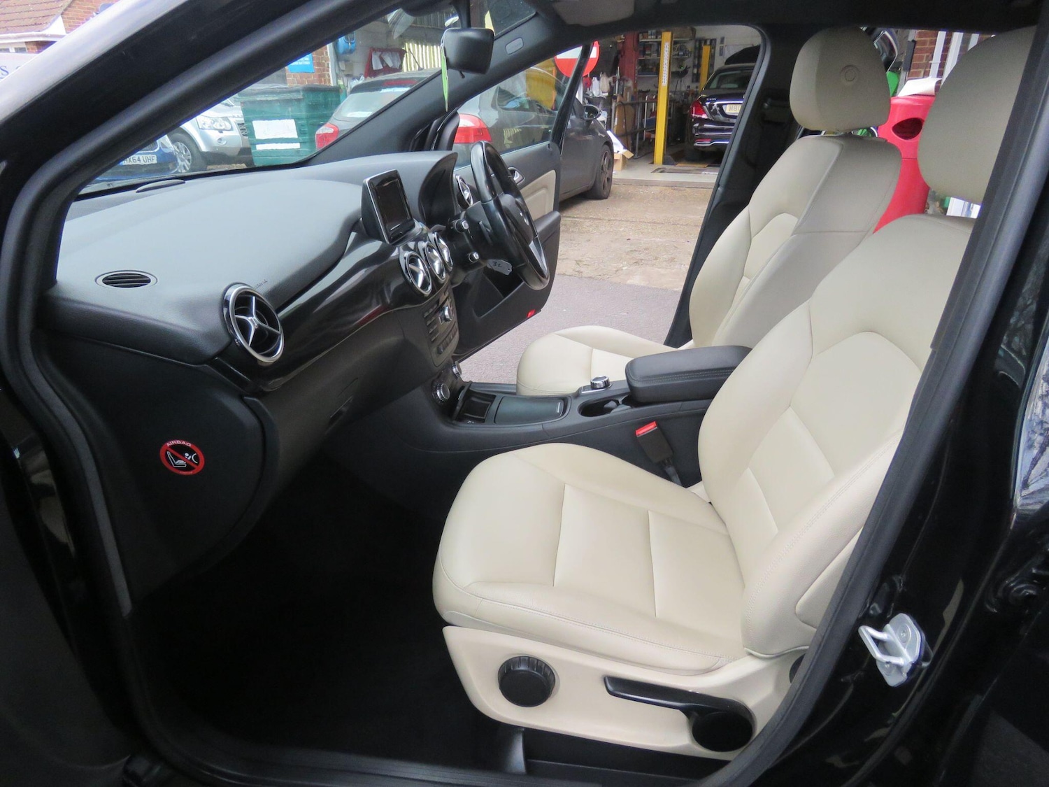 Used Mercedes-Benz B Class 2014 for sale - 78100608: Photo 8