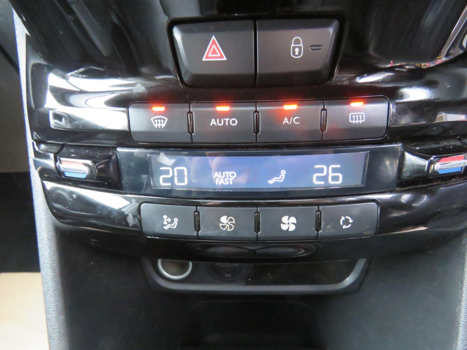 Used Peugeot 2008 2014 for sale - 76823549: Photo 33