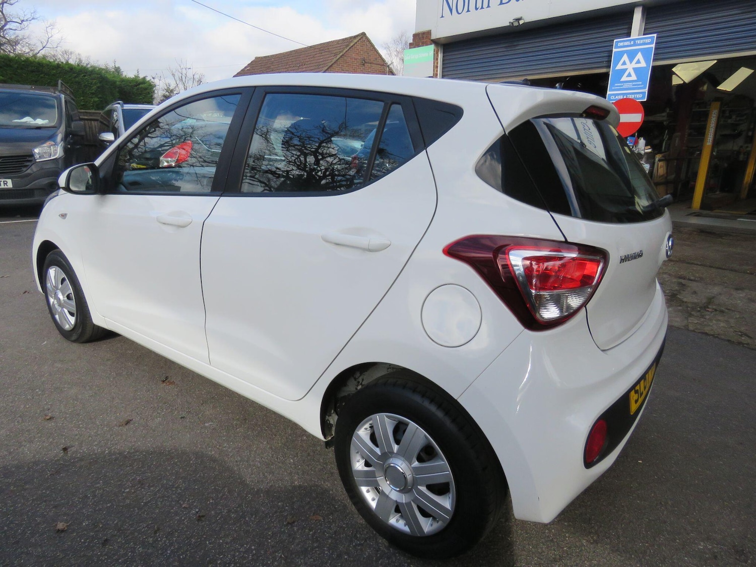 Used Hyundai i10 2017 for sale - 77657733: Photo 18