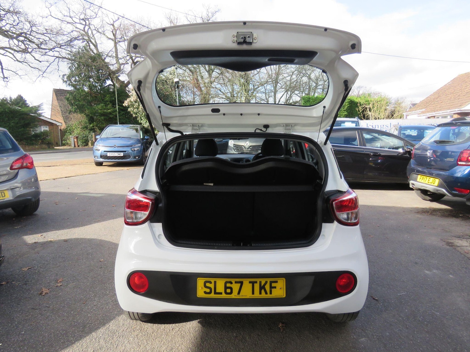 Used Hyundai i10 2017 for sale - 77657733: Photo 27