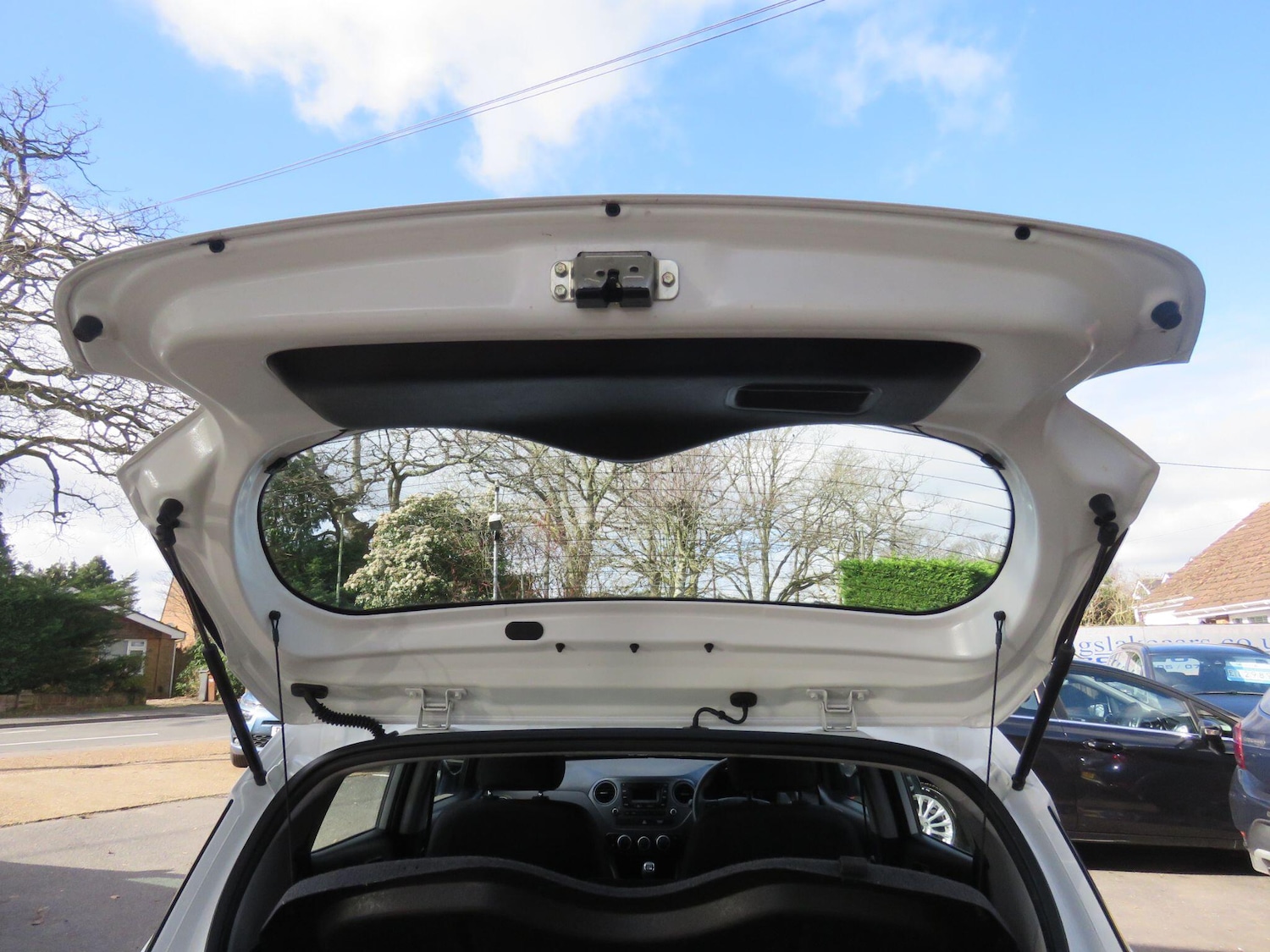 Used Hyundai i10 2017 for sale - 77657733: Photo 31