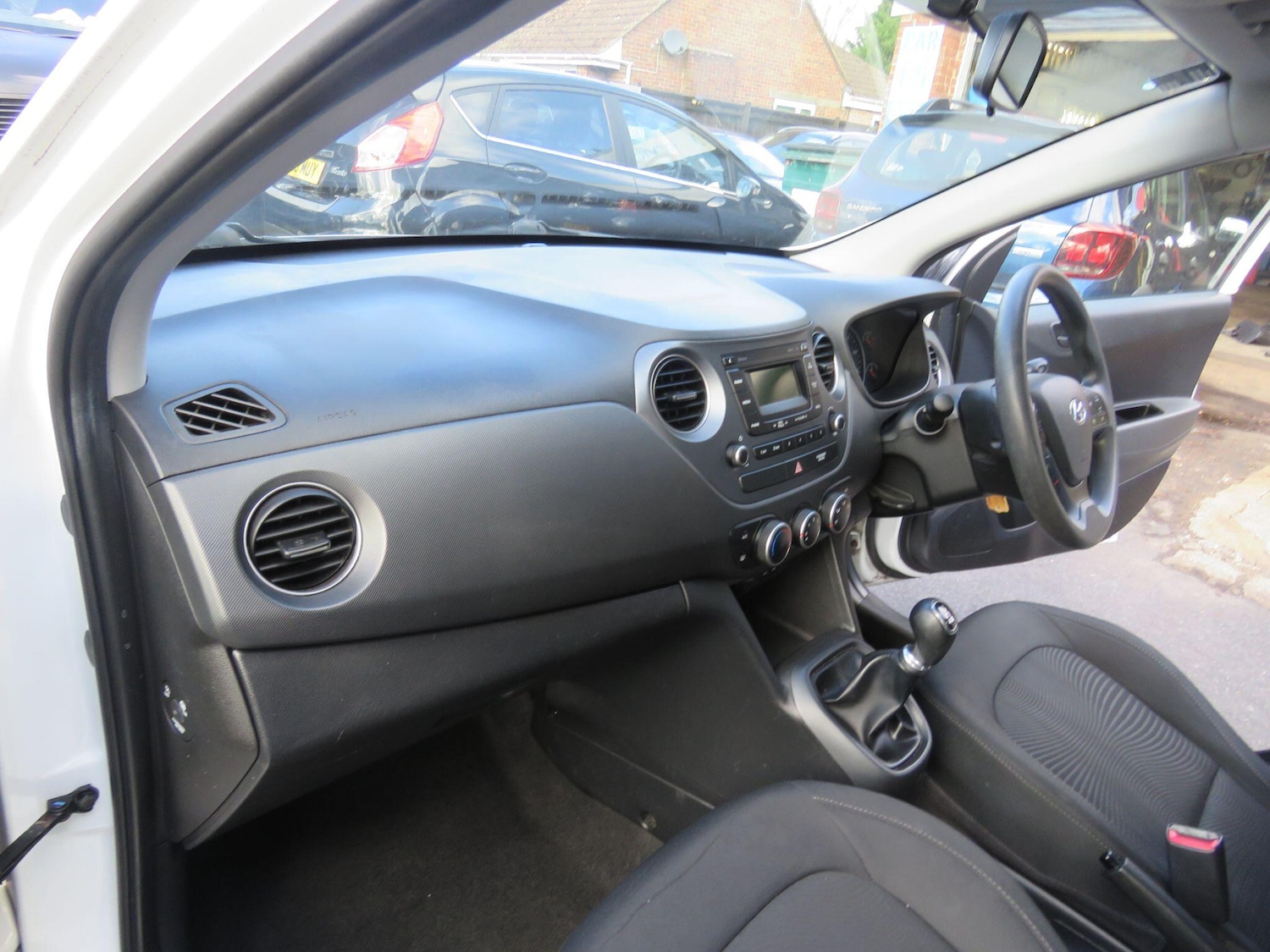 Used Hyundai i10 2017 for sale - 77657733: Photo 40