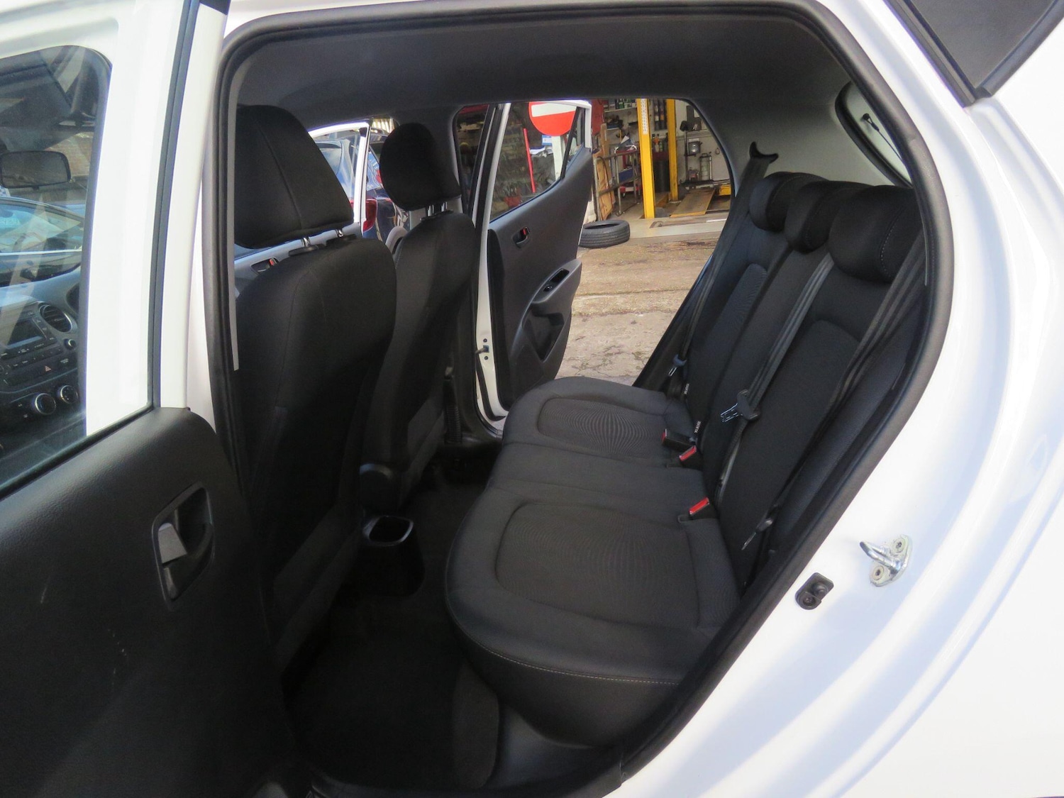 Used Hyundai i10 2017 for sale - 77657733: Photo 45