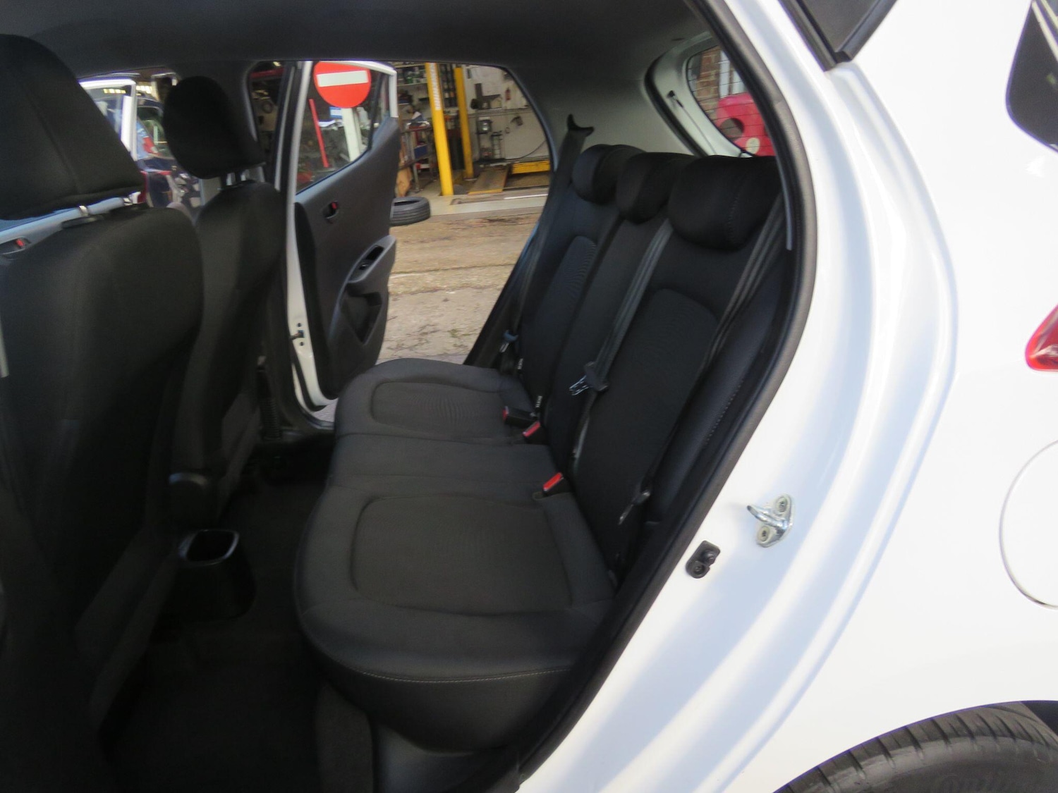 Used Hyundai i10 2017 for sale - 77657733: Photo 49