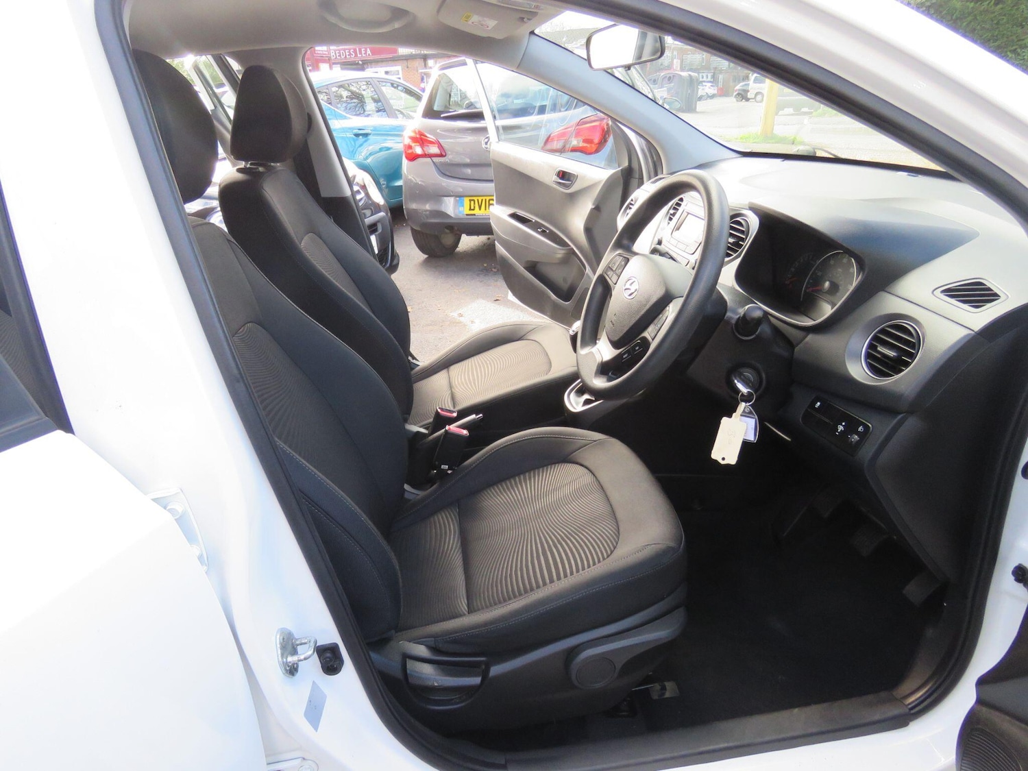 Used Hyundai i10 2017 for sale - 77657733: Photo 58