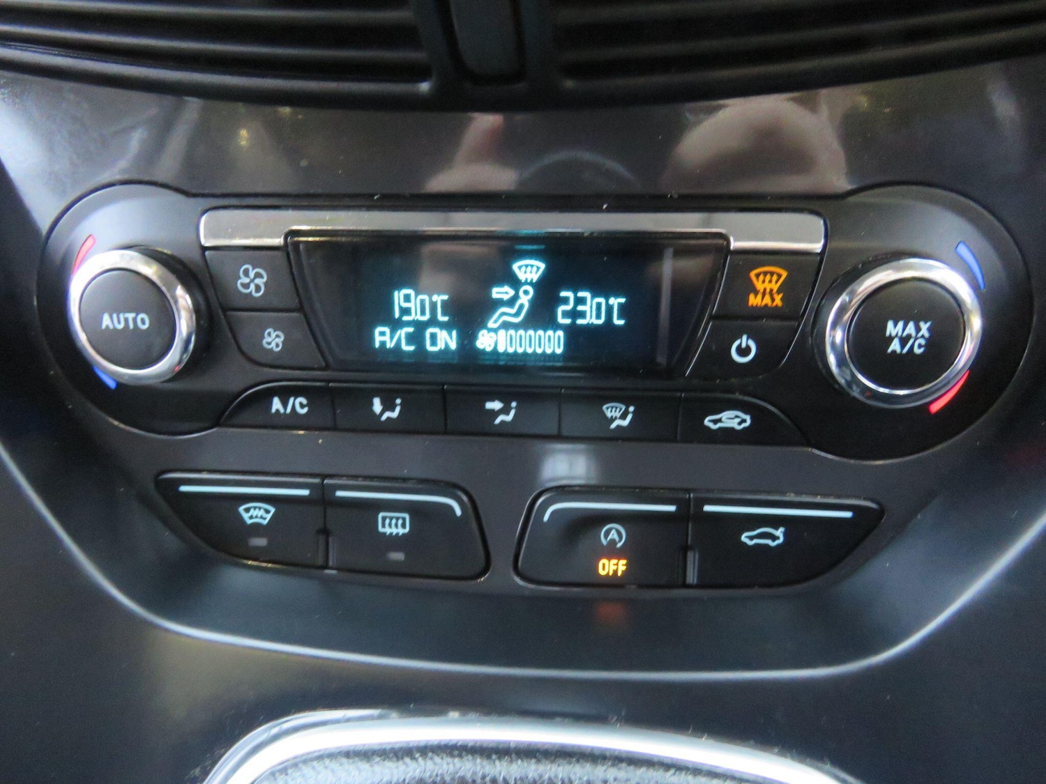 Used Ford Kuga 2015 for sale - 76766030: Photo 36