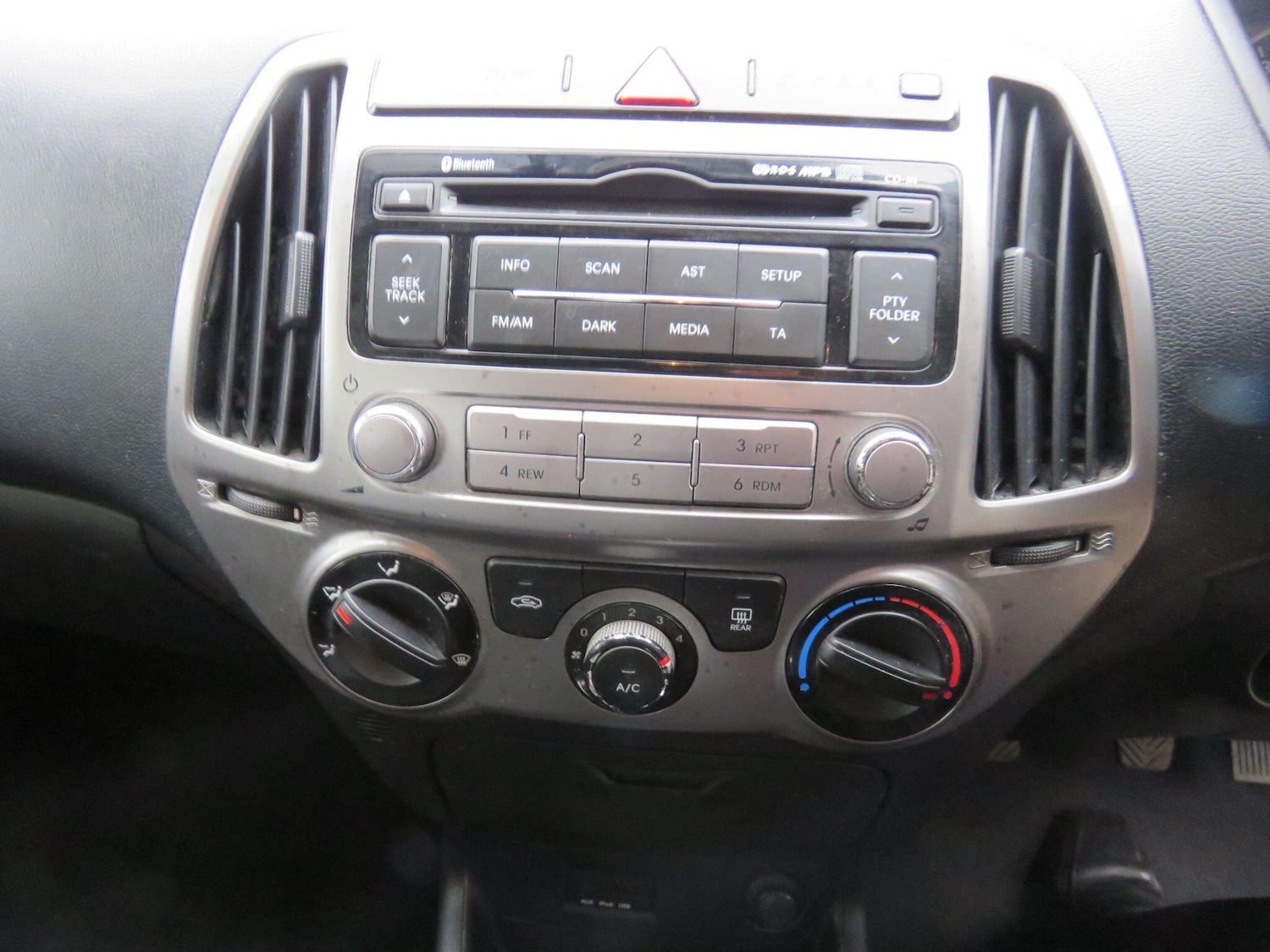 Used Hyundai i20 2013 for sale - 77143940: Photo 33