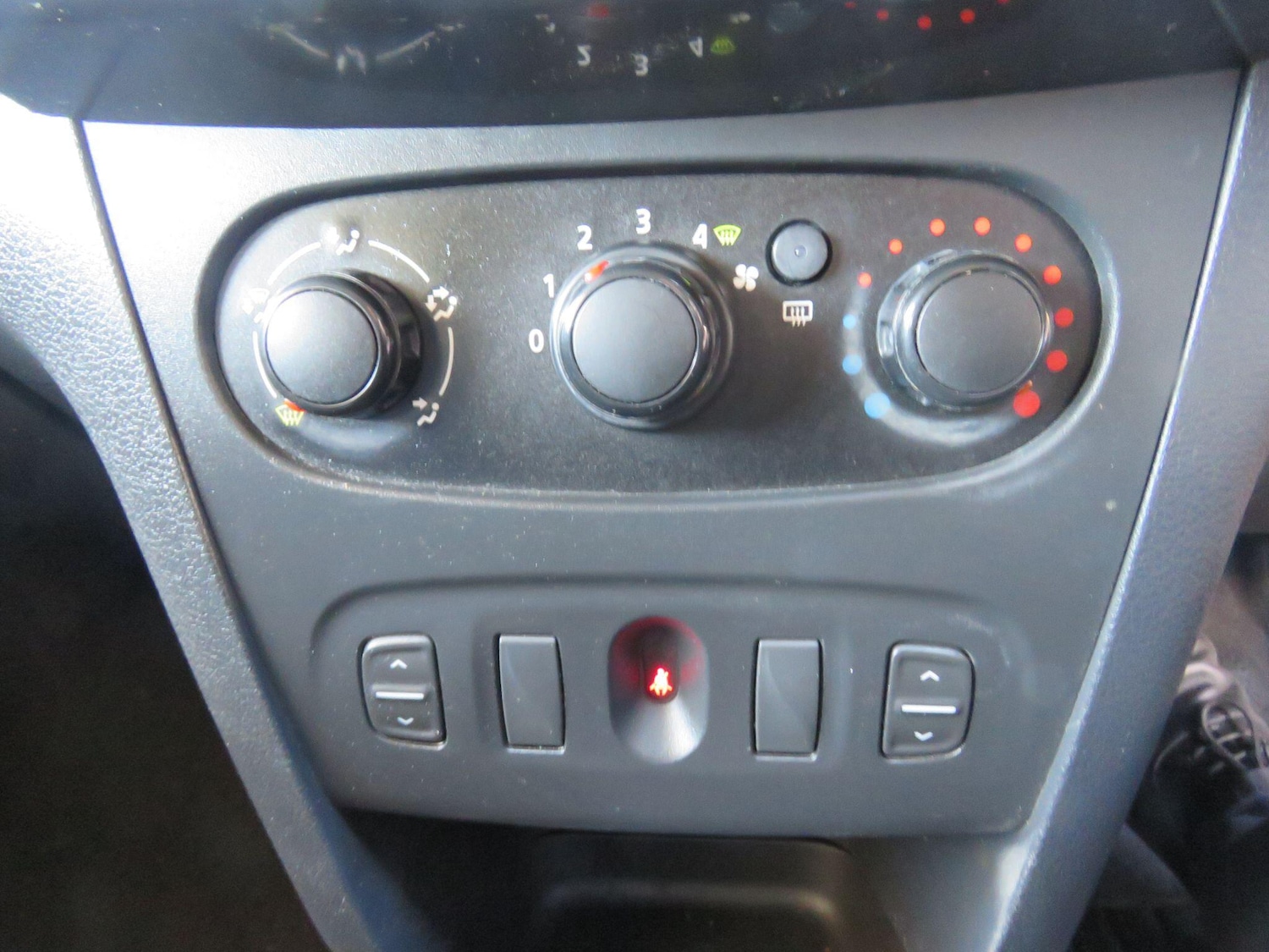 Used Dacia Sandero Stepway 2013 for sale - 77957370: Photo 71