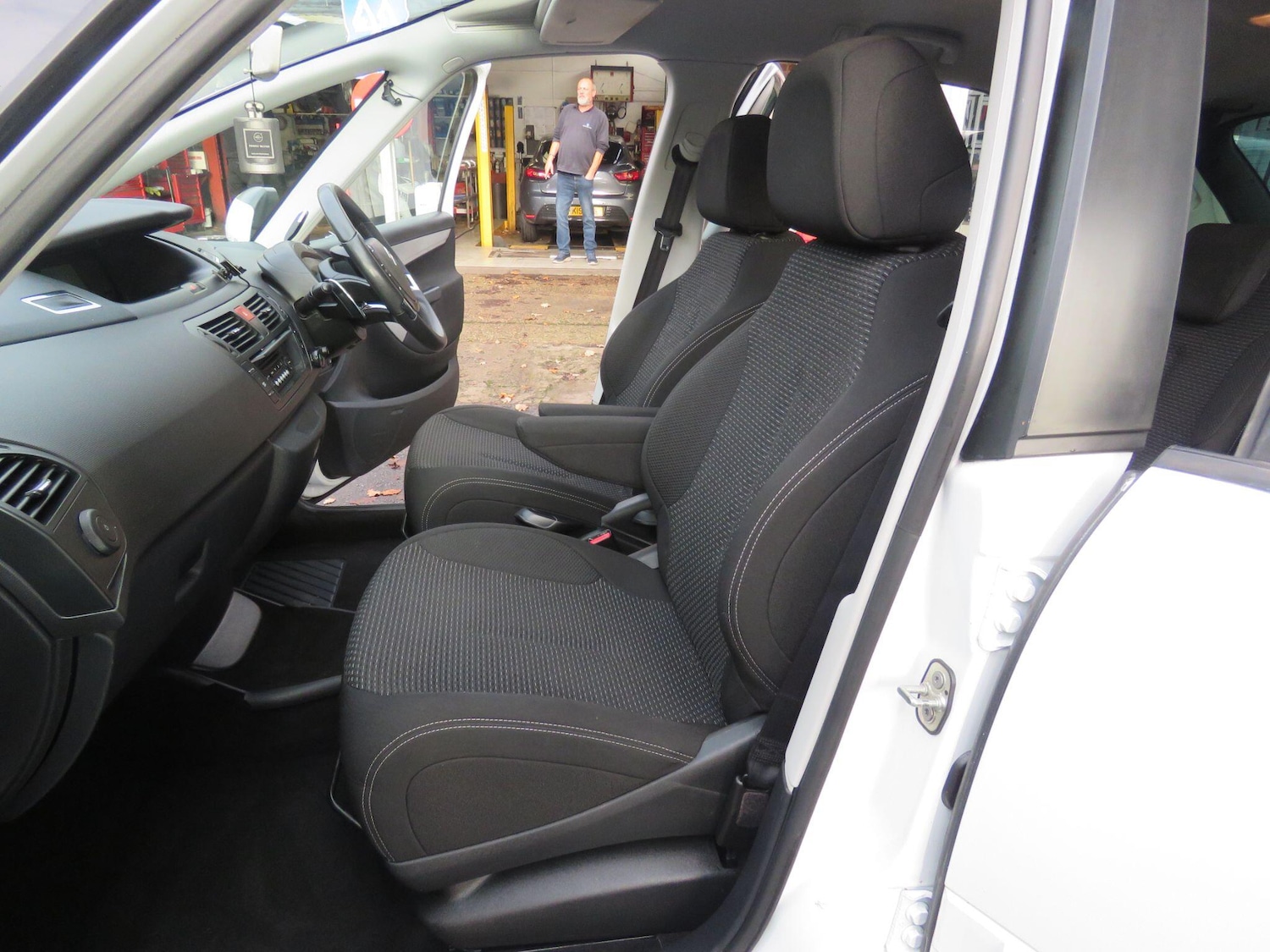 Used Citroen C4 Picasso 2013 for sale - 76989921: Photo 10