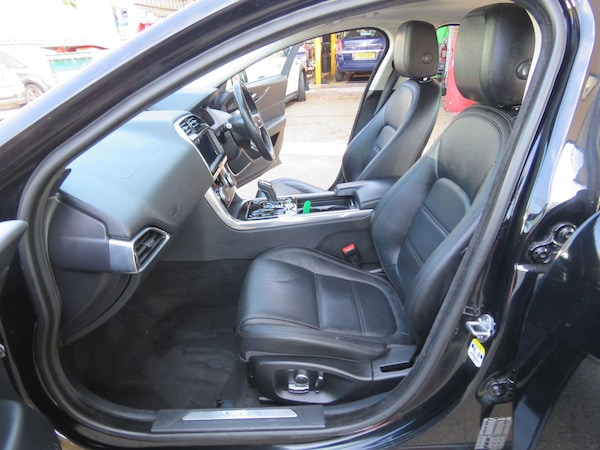 Used Jaguar XE 2020 for sale - 74311779: Photo 32