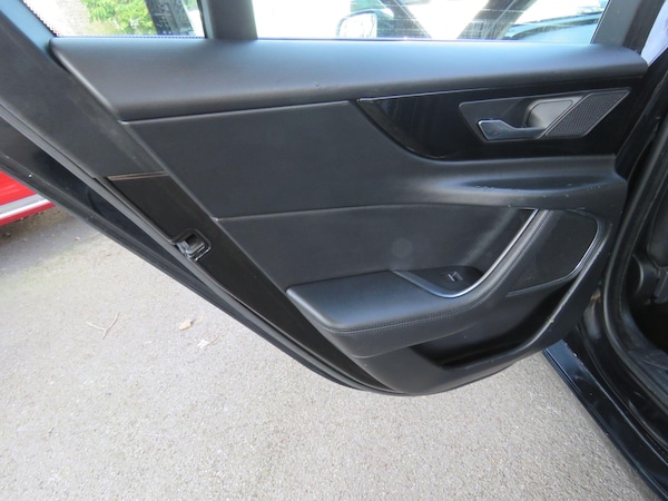 Used Jaguar XE 2020 for sale - 74311779: Photo 41