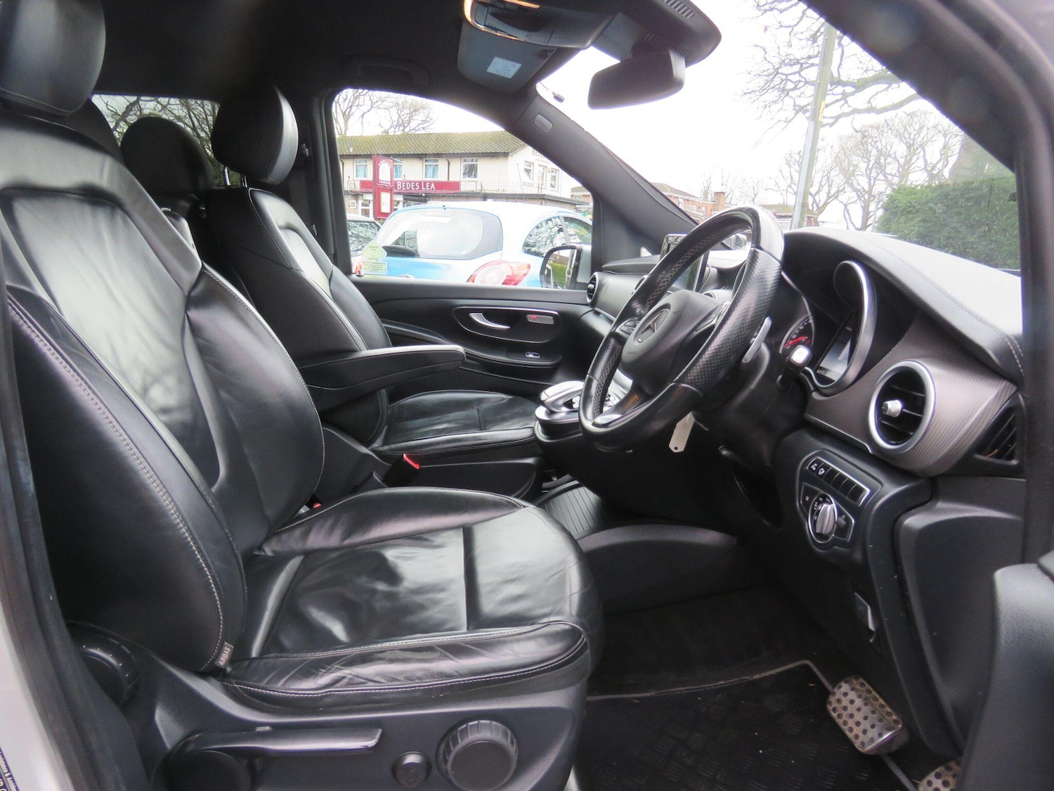 Used Mercedes-Benz V-Class 2015 for sale - 77155899: Photo 26