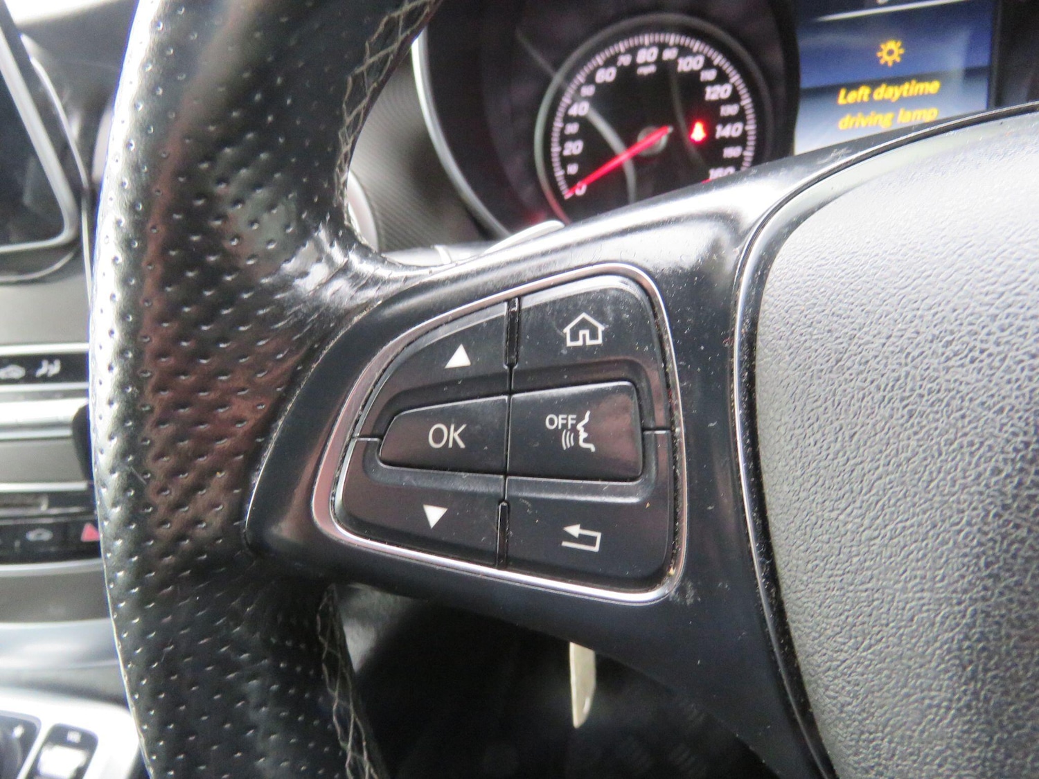 Used Mercedes-Benz V-Class 2015 for sale - 77155899: Photo 40