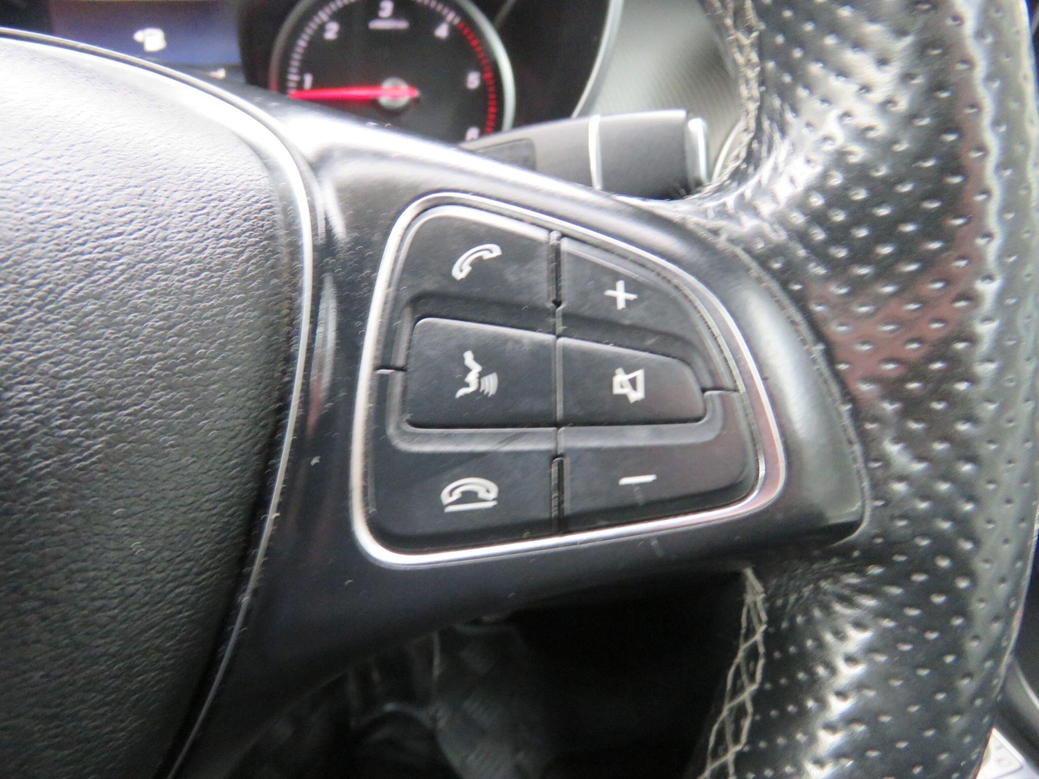 Used Mercedes-Benz V-Class 2015 for sale - 77155899: Photo 41