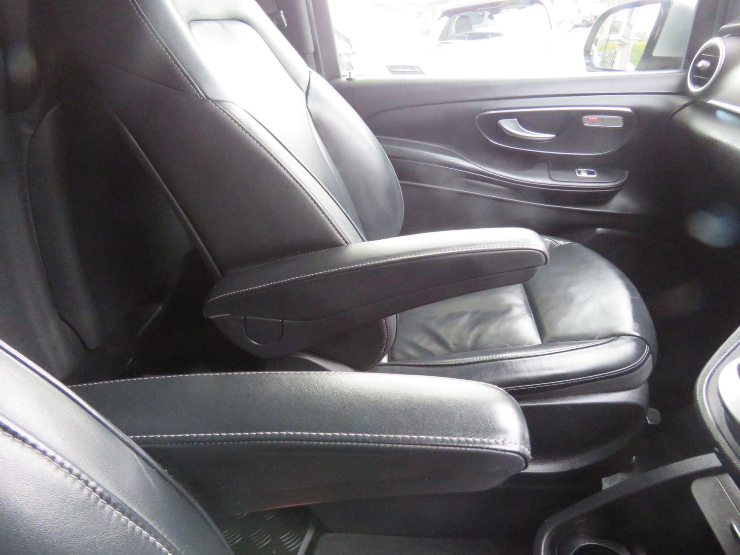 Used Mercedes-Benz V-Class 2015 for sale - 77155899: Photo 46