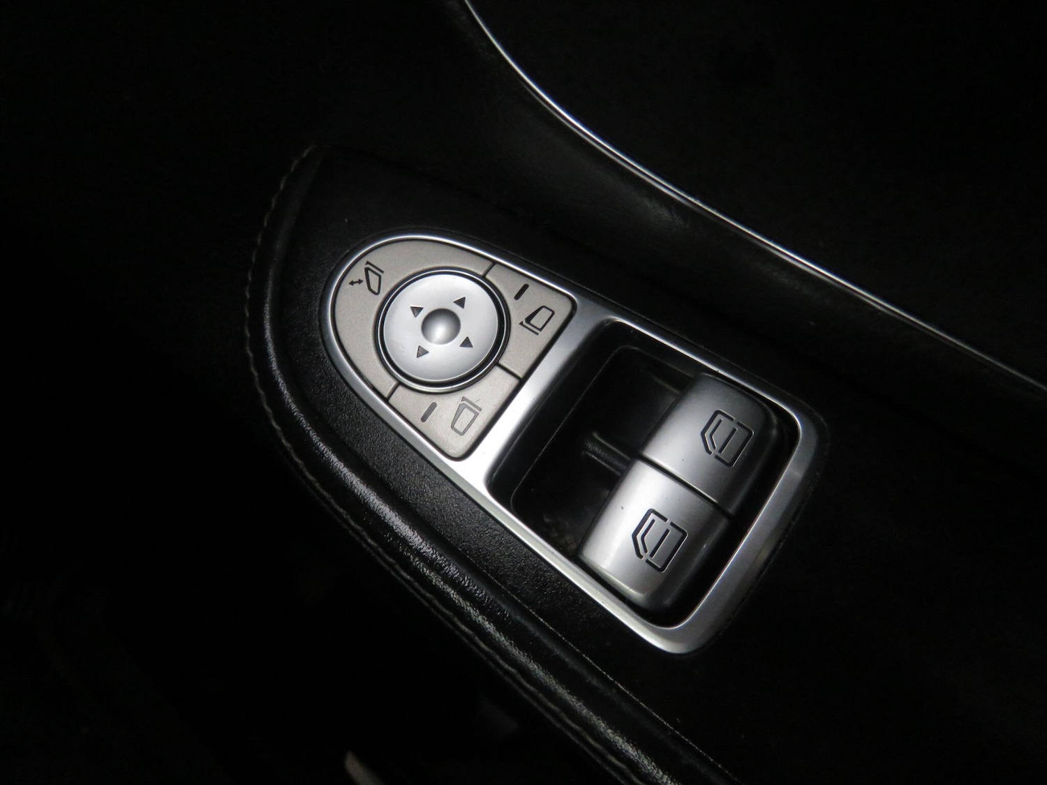 Used Mercedes-Benz V-Class 2015 for sale - 77155899: Photo 47