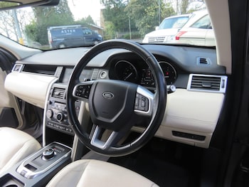 Land Rover Discovery Sport feature image