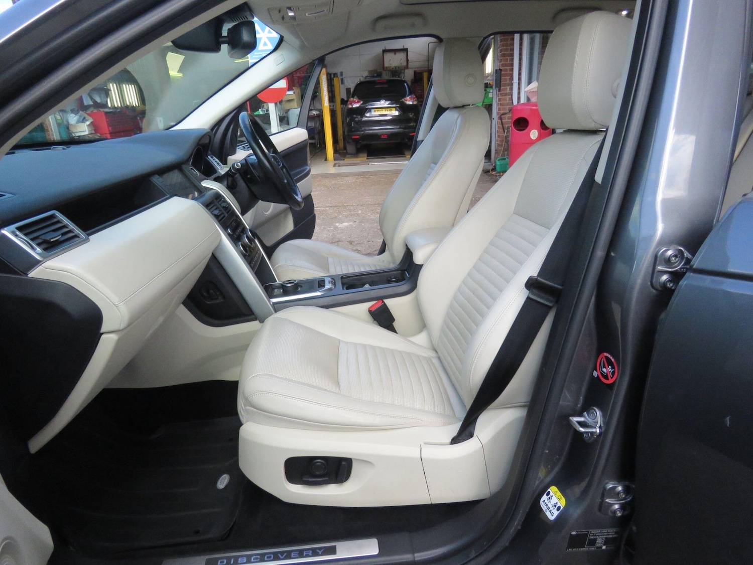 Used Land Rover Discovery Sport for sale - 78115544: Photo 2