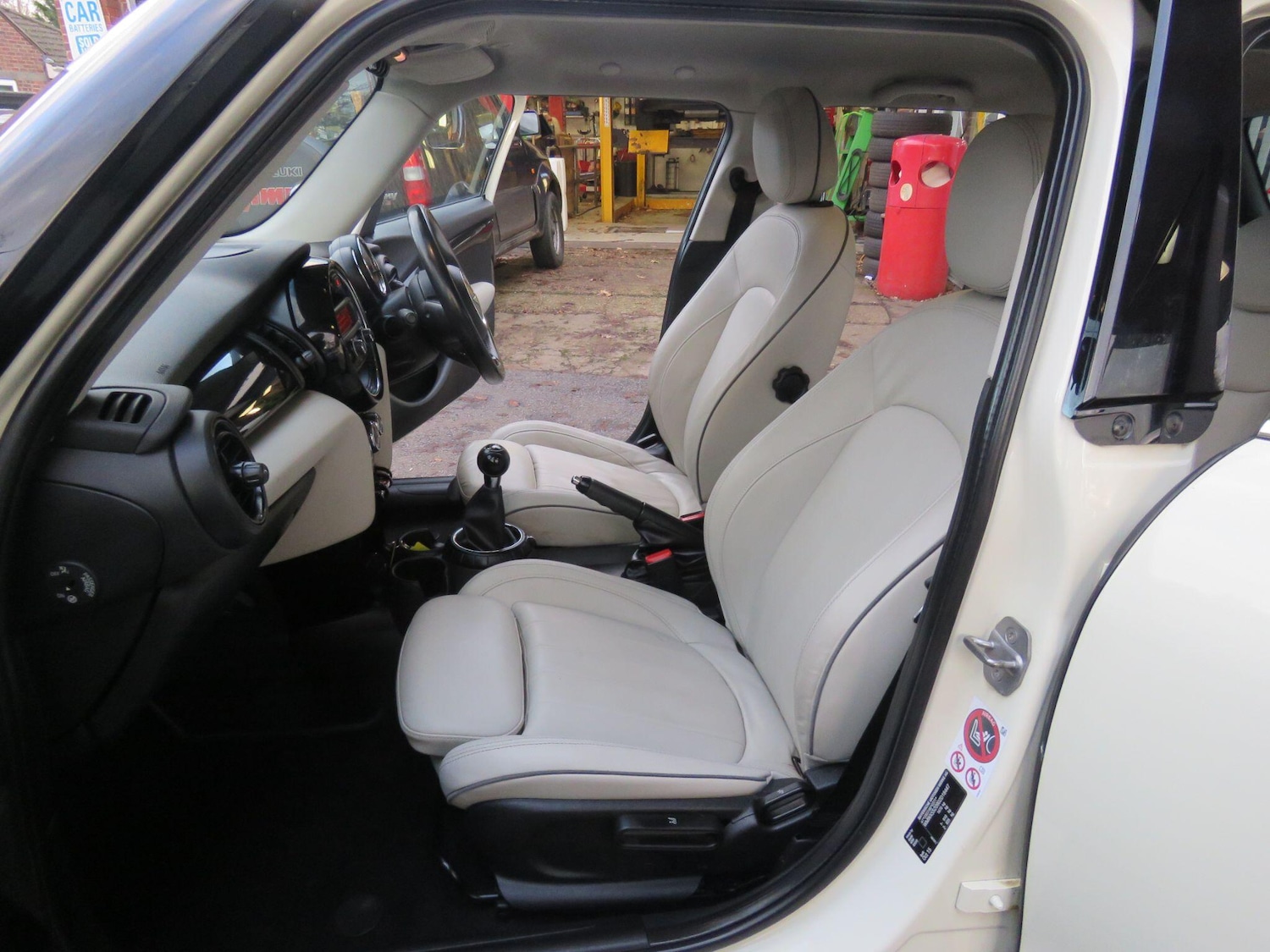 Used MINI Hatch 2015 for sale - 76607086: Photo 3