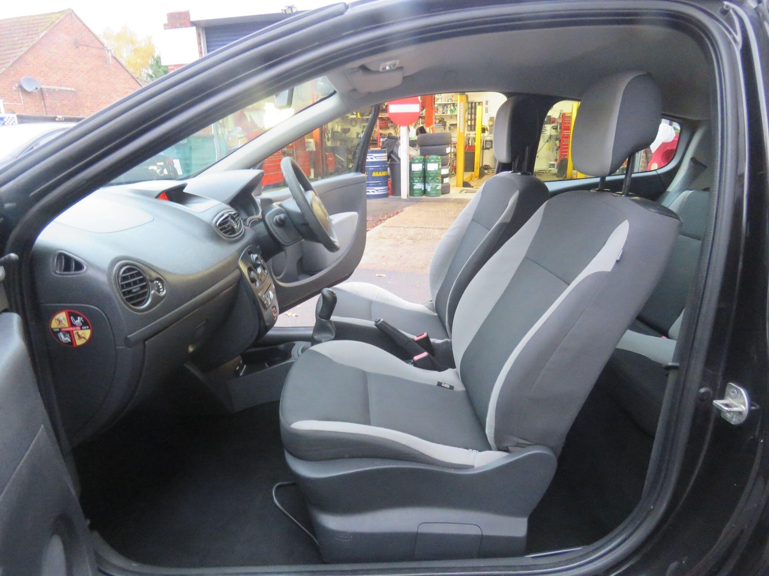 Used Renault Clio 2010 for sale - 76457300: Photo 10