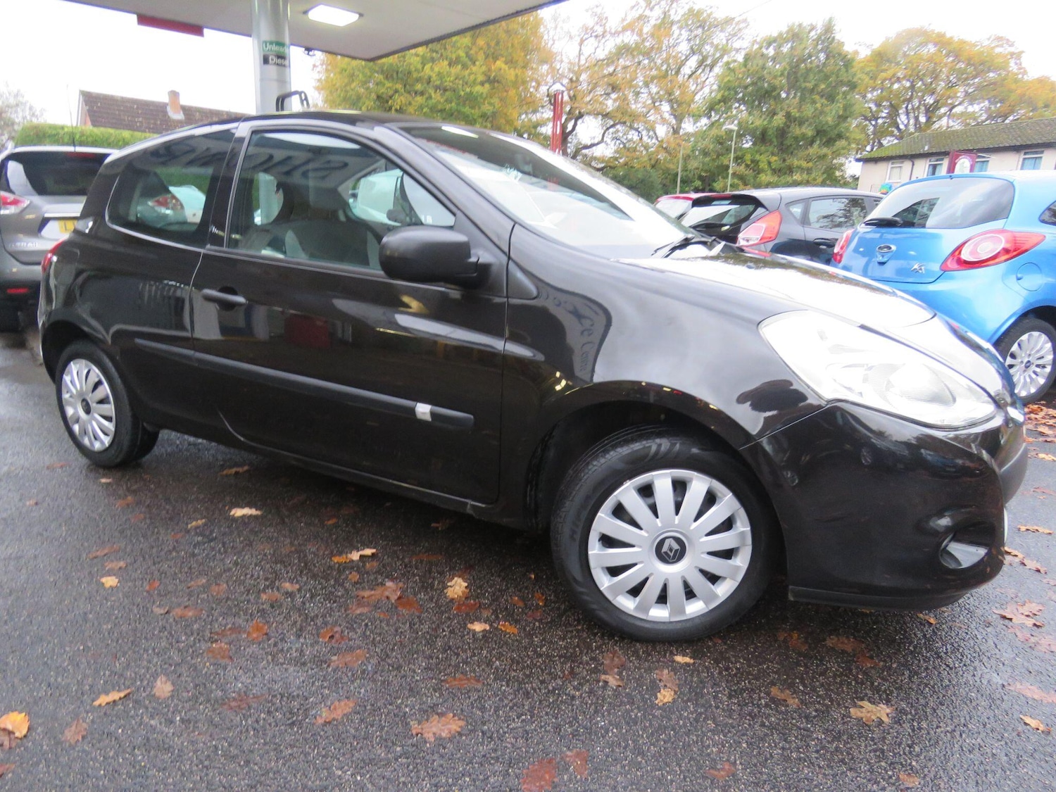 Used Renault Clio 2010 for sale - 76457300: Photo 2