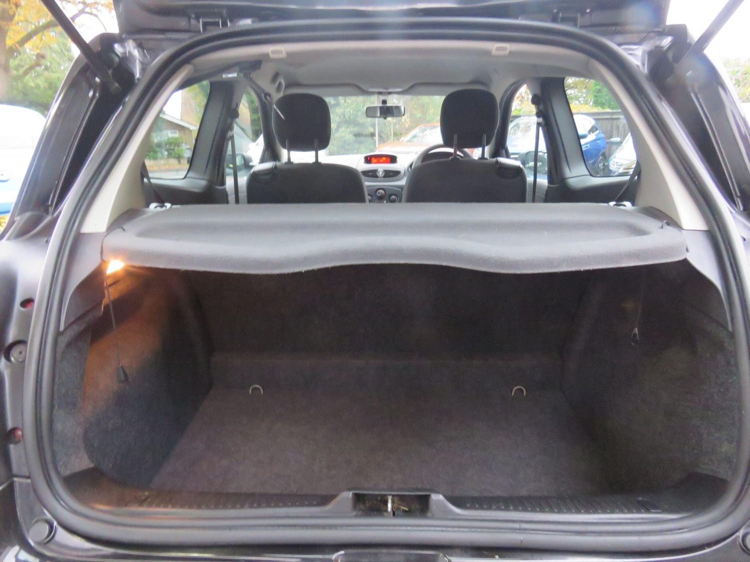 Used Renault Clio 2010 for sale - 76457300: Photo 46