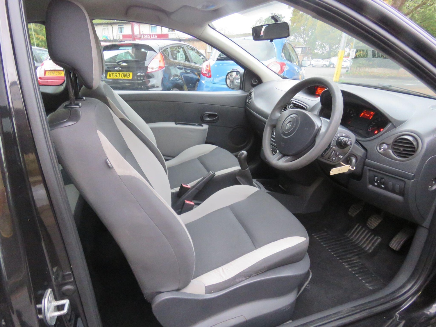 Used Renault Clio 2010 for sale - 76457300: Photo 51