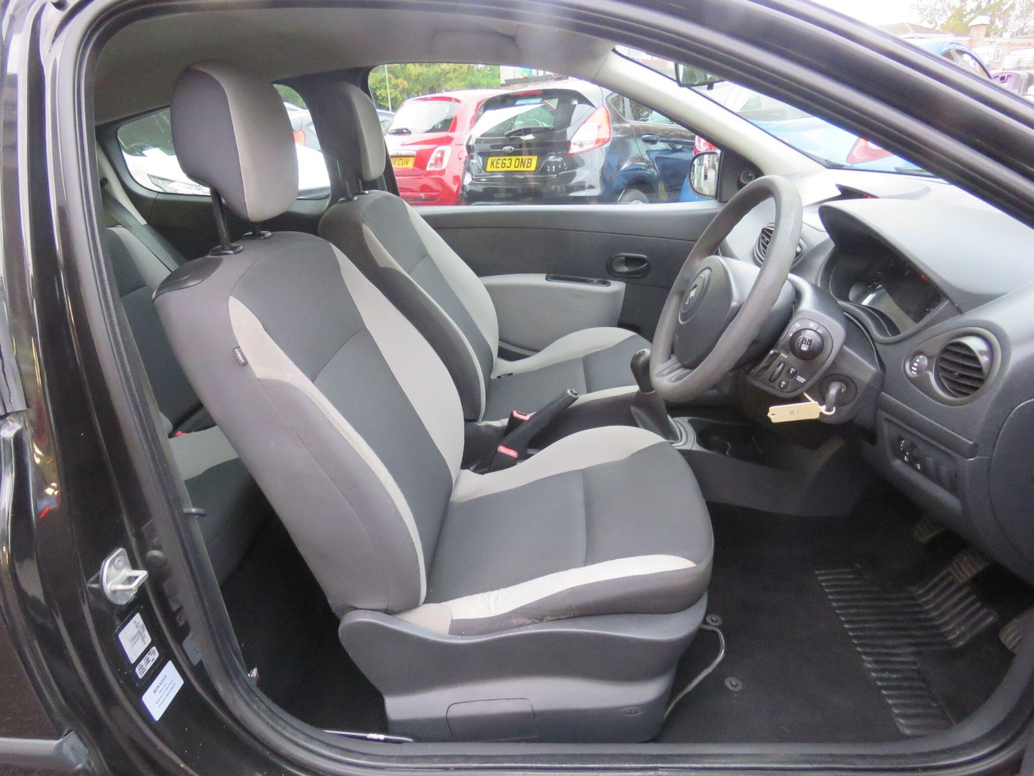 Used Renault Clio 2010 for sale - 76457300: Photo 53