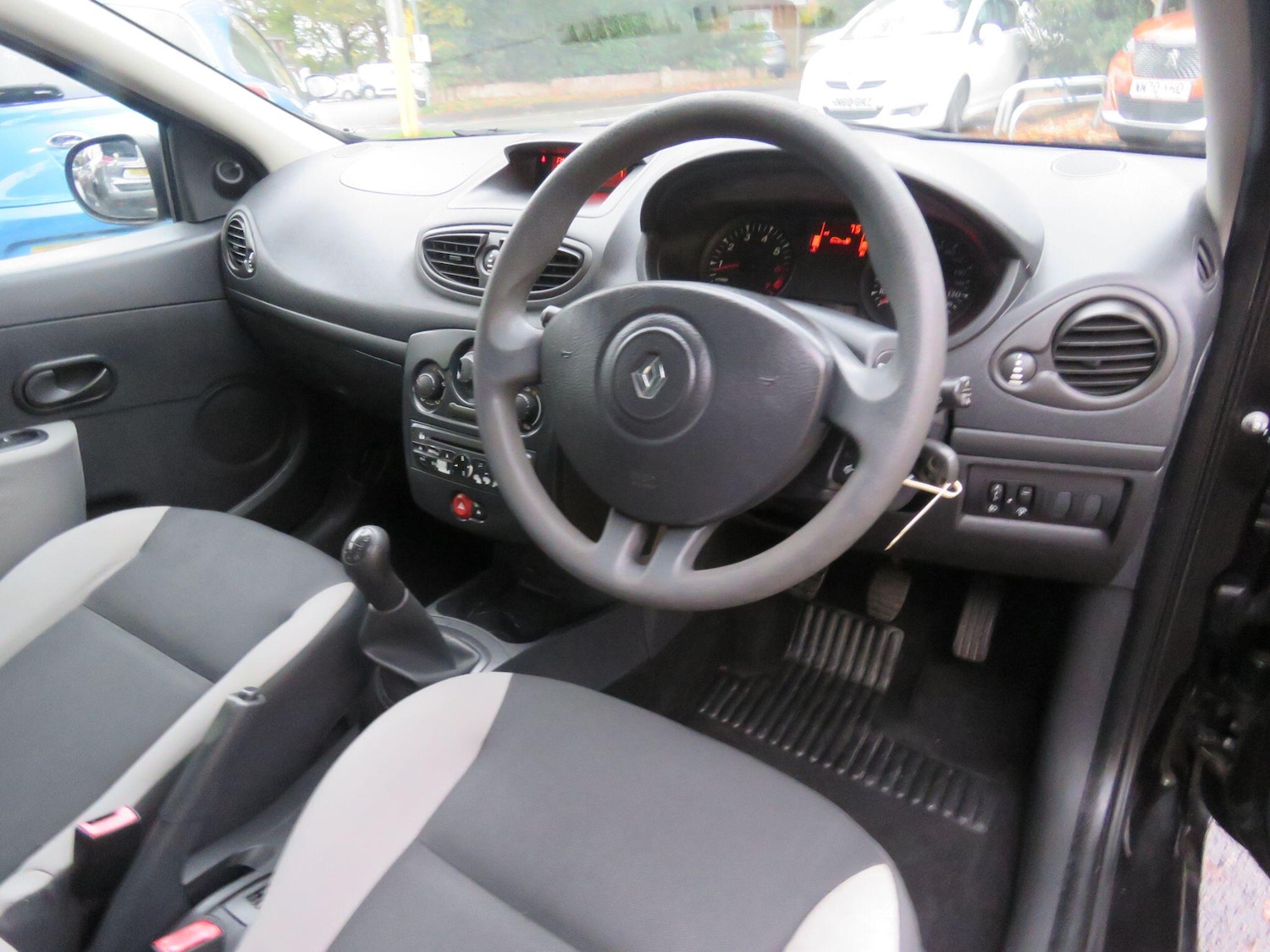 Used Renault Clio 2010 for sale - 76457300: Photo 55