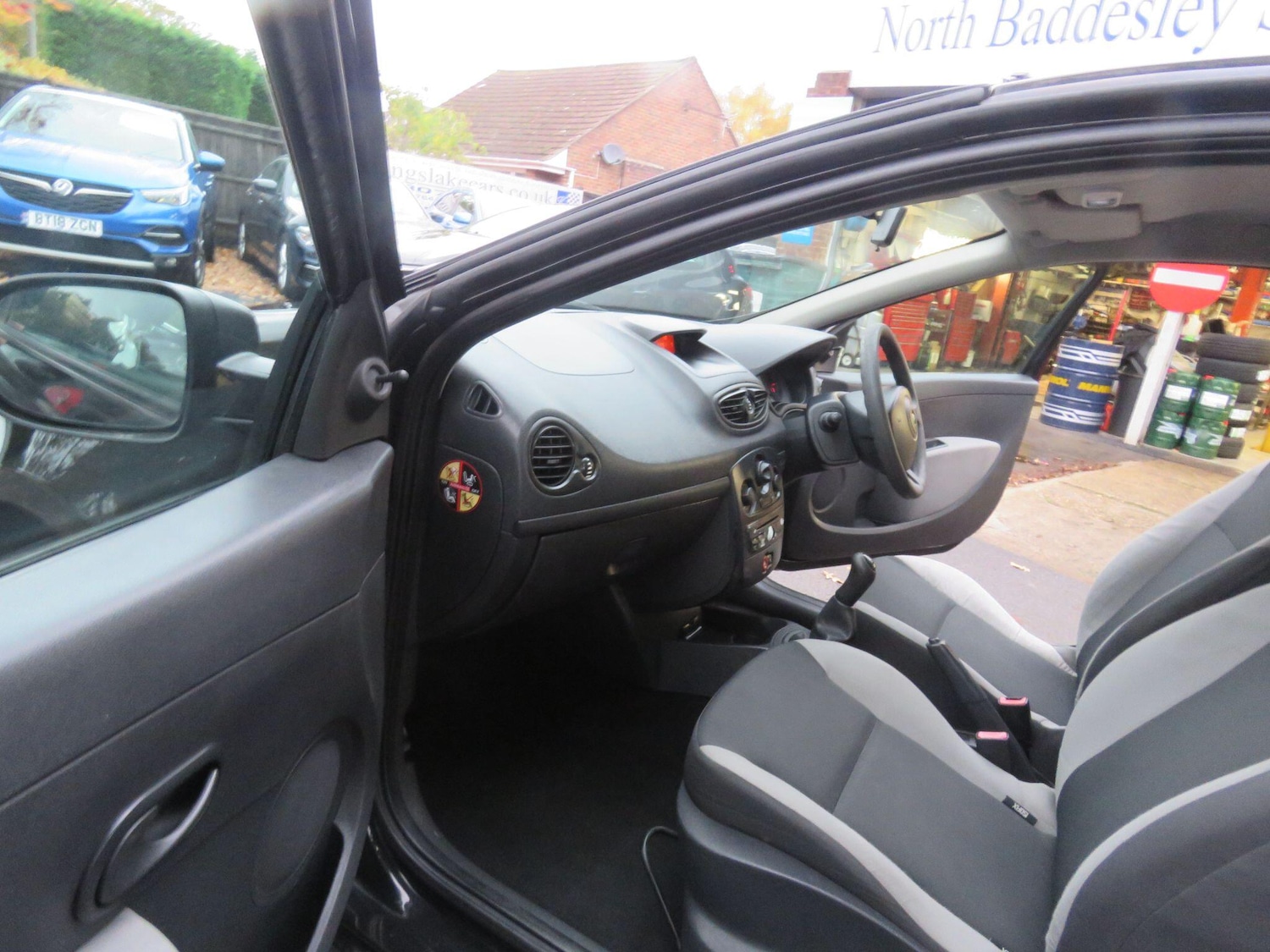 Used Renault Clio 2010 for sale - 76457300: Photo 63