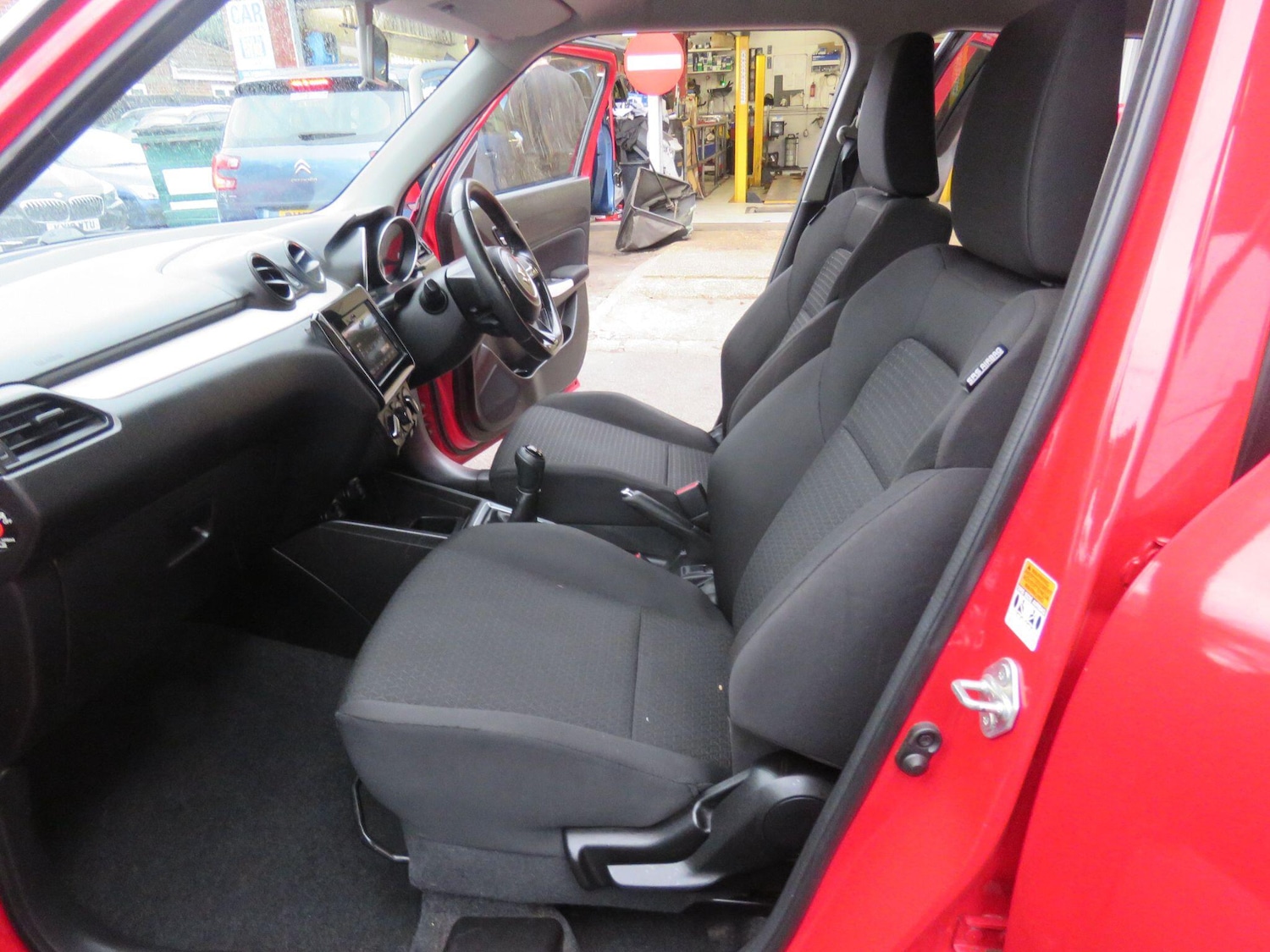 Used Suzuki Swift 2017 for sale - 77670898: Photo 30