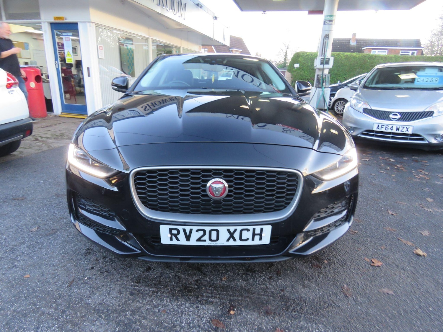 Used Jaguar XE 2020 for sale - 77016790: Photo 2