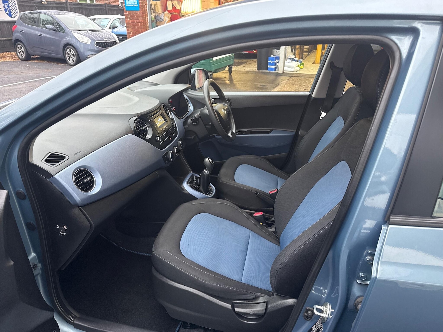 Used Hyundai i10 2015 for sale - 77143544: Photo 26