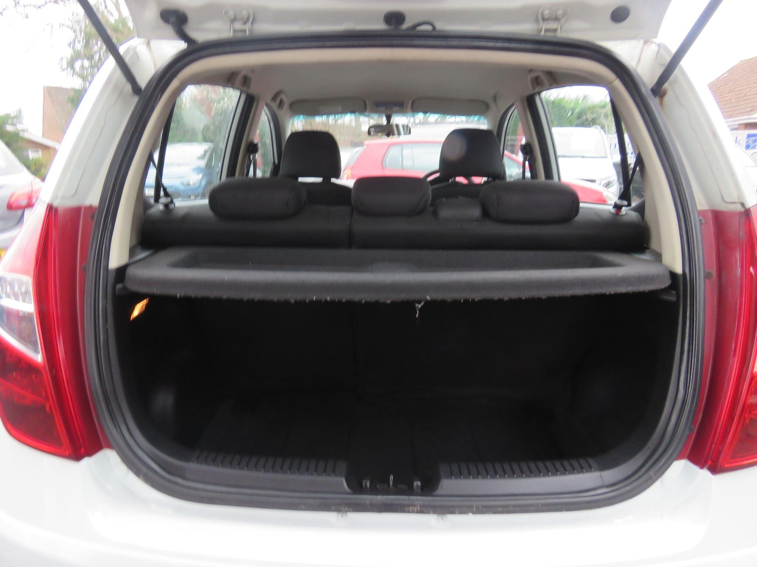 Used Hyundai i10 2011 for sale - 77671336: Photo 10