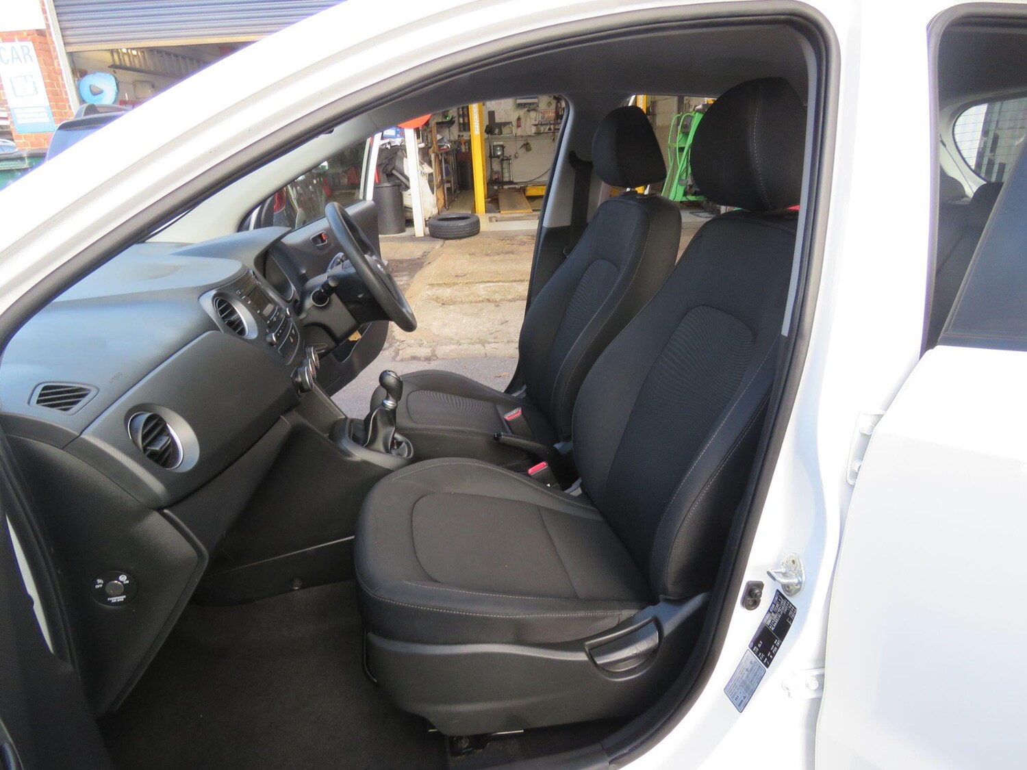Used Hyundai i10 2011 for sale - 77671336: Photo 12