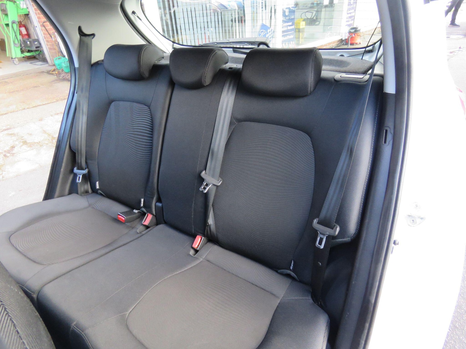 Used Hyundai i10 2011 for sale - 77671336: Photo 13