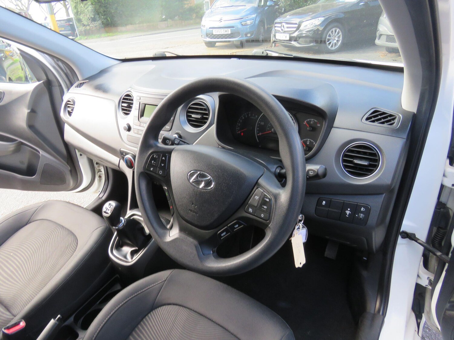 Used Hyundai i10 2011 for sale - 77671336: Photo 18