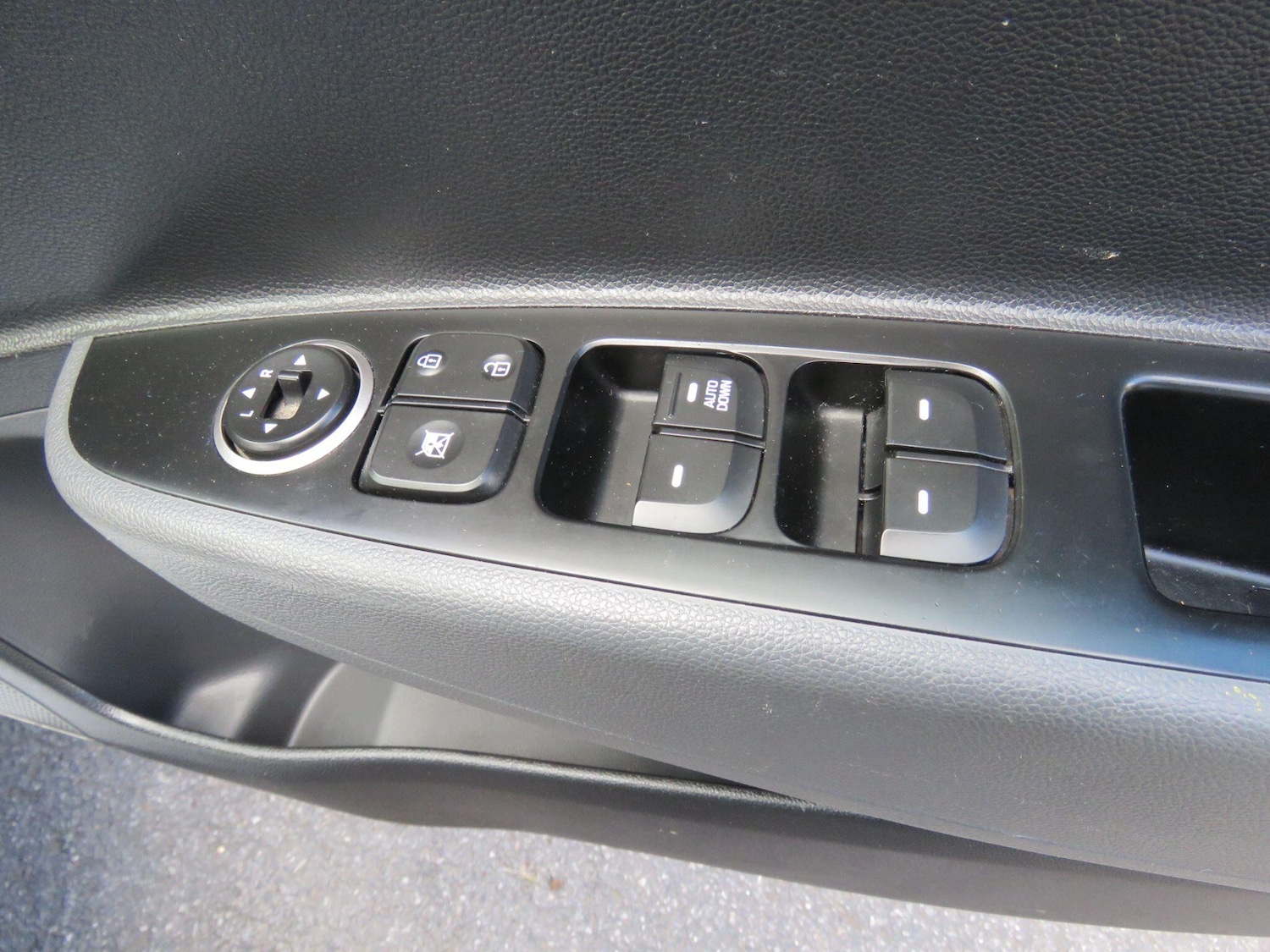 Used Hyundai i10 2011 for sale - 77671336: Photo 19