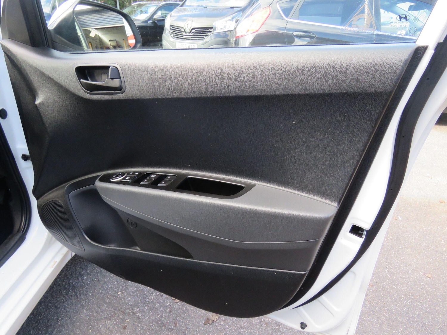 Used Hyundai i10 2011 for sale - 77671336: Photo 20