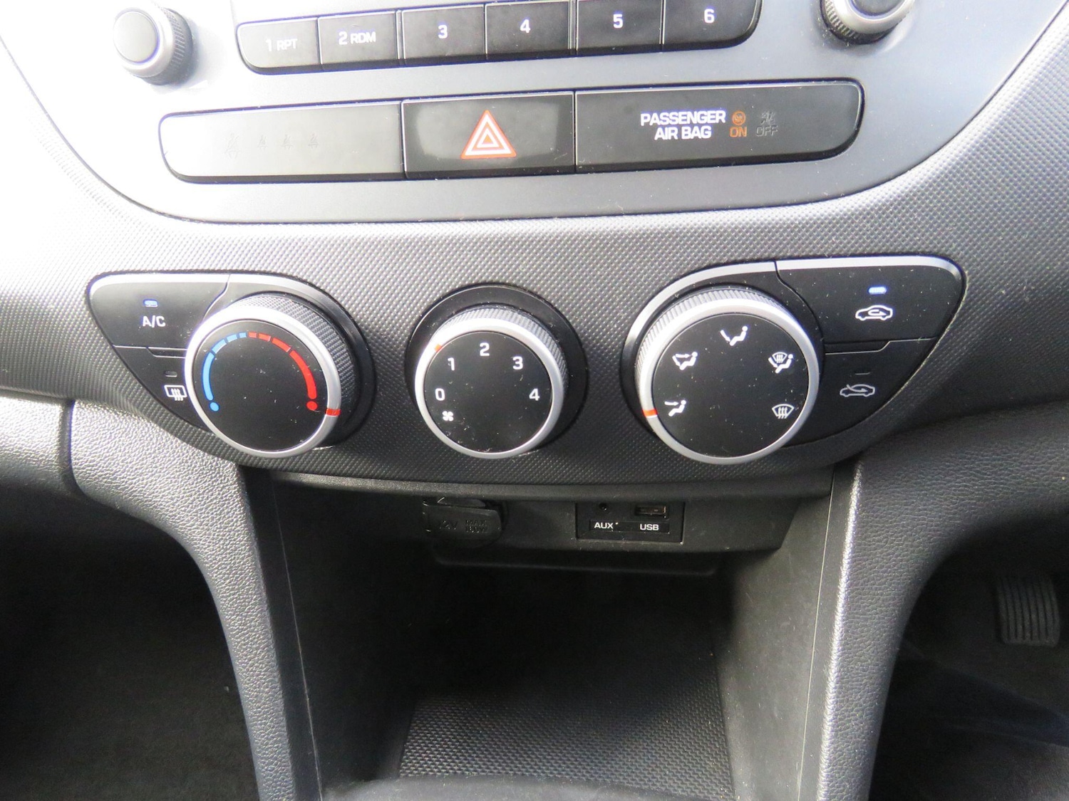 Used Hyundai i10 2011 for sale - 77671336: Photo 25