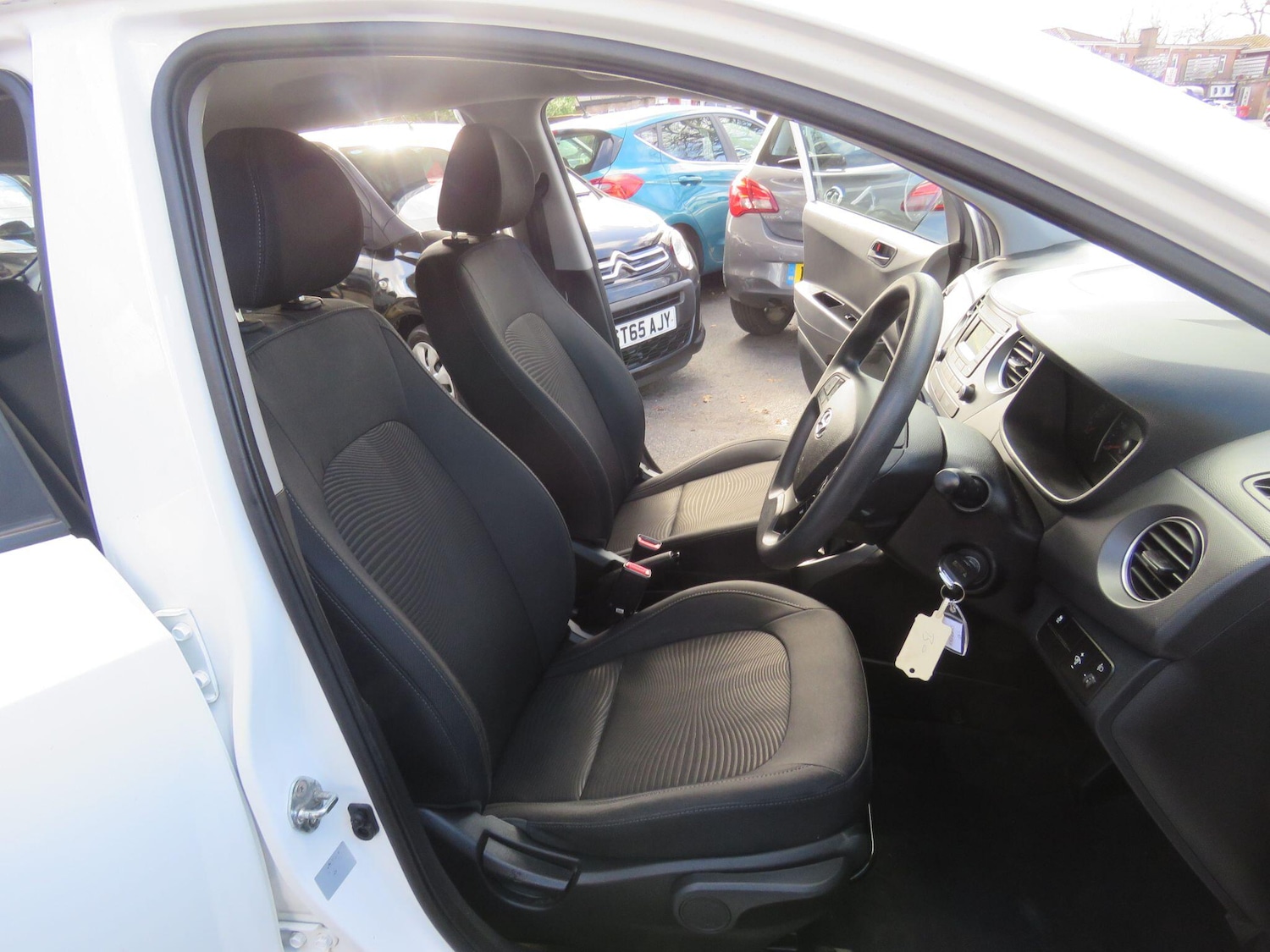 Used Hyundai i10 2011 for sale - 77671336: Photo 28