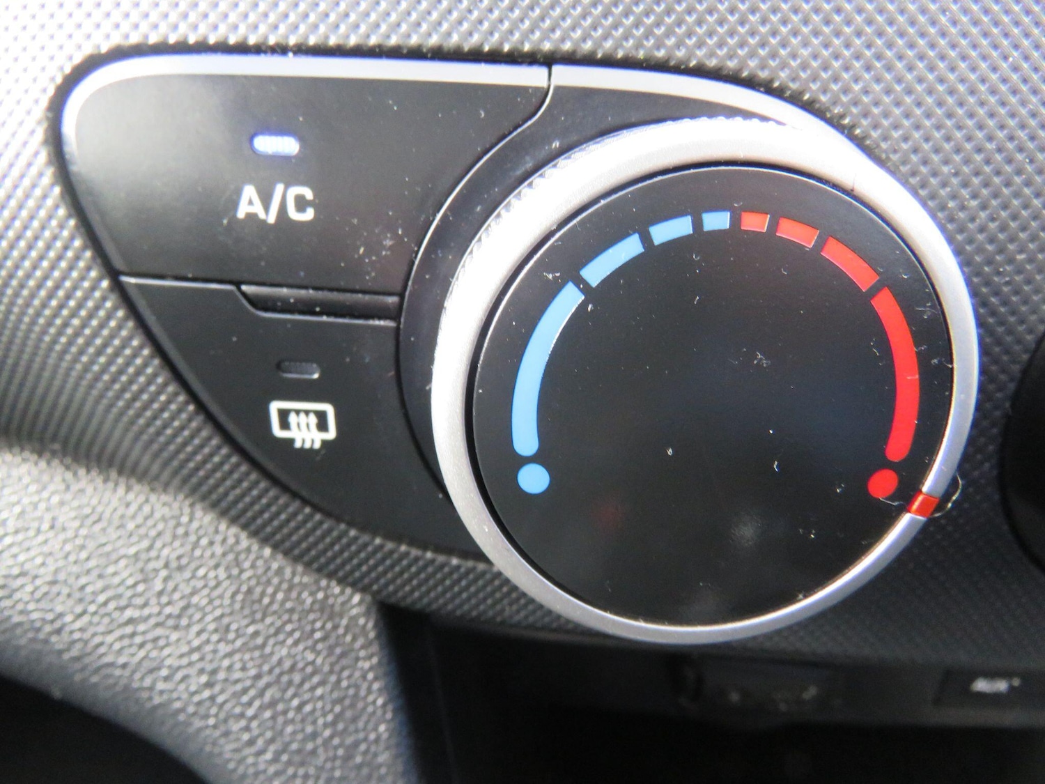 Used Hyundai i10 2011 for sale - 77671336: Photo 31