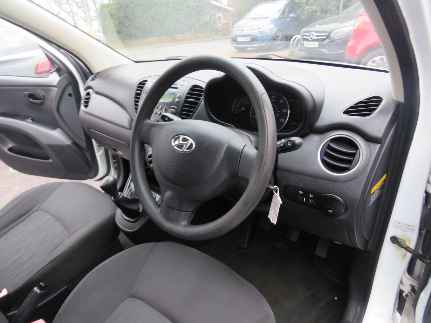 Used Hyundai i10 2011 for sale - 77671336: Photo 33