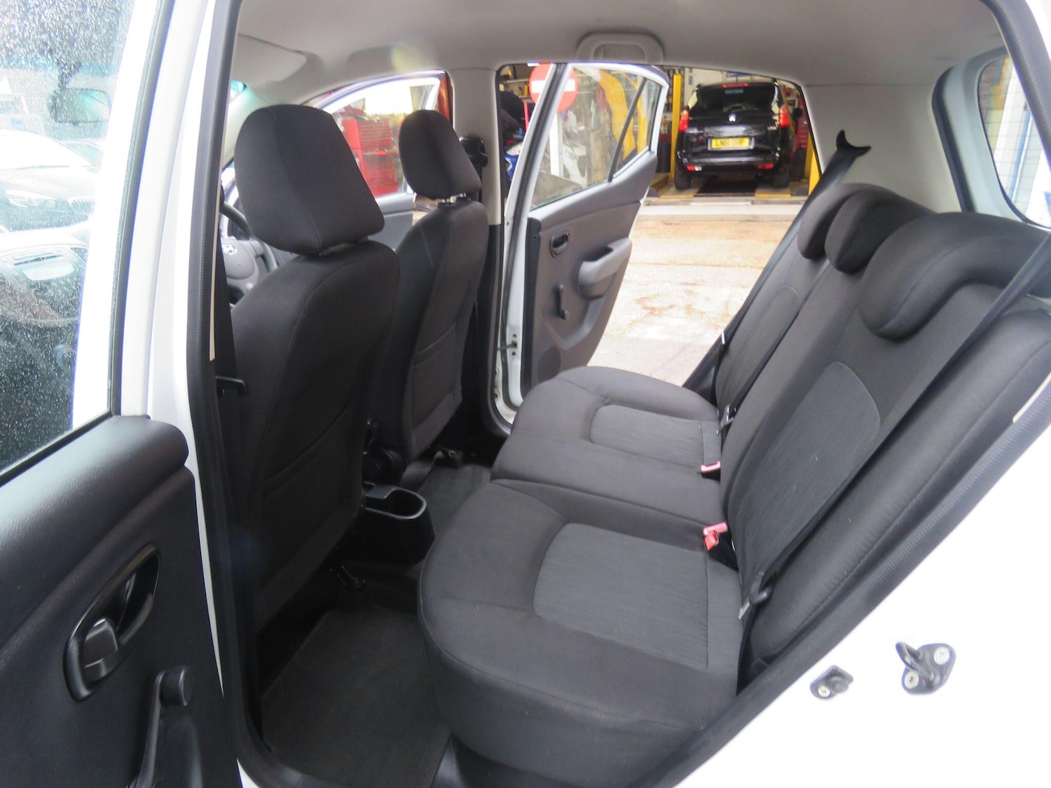 Used Hyundai i10 2011 for sale - 77671336: Photo 43