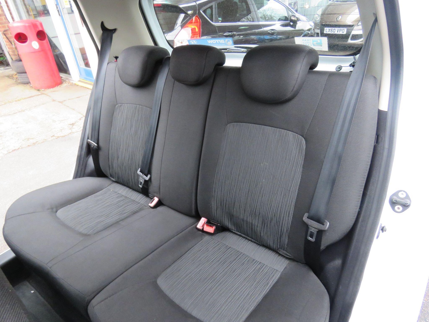 Used Hyundai i10 2011 for sale - 77671336: Photo 45