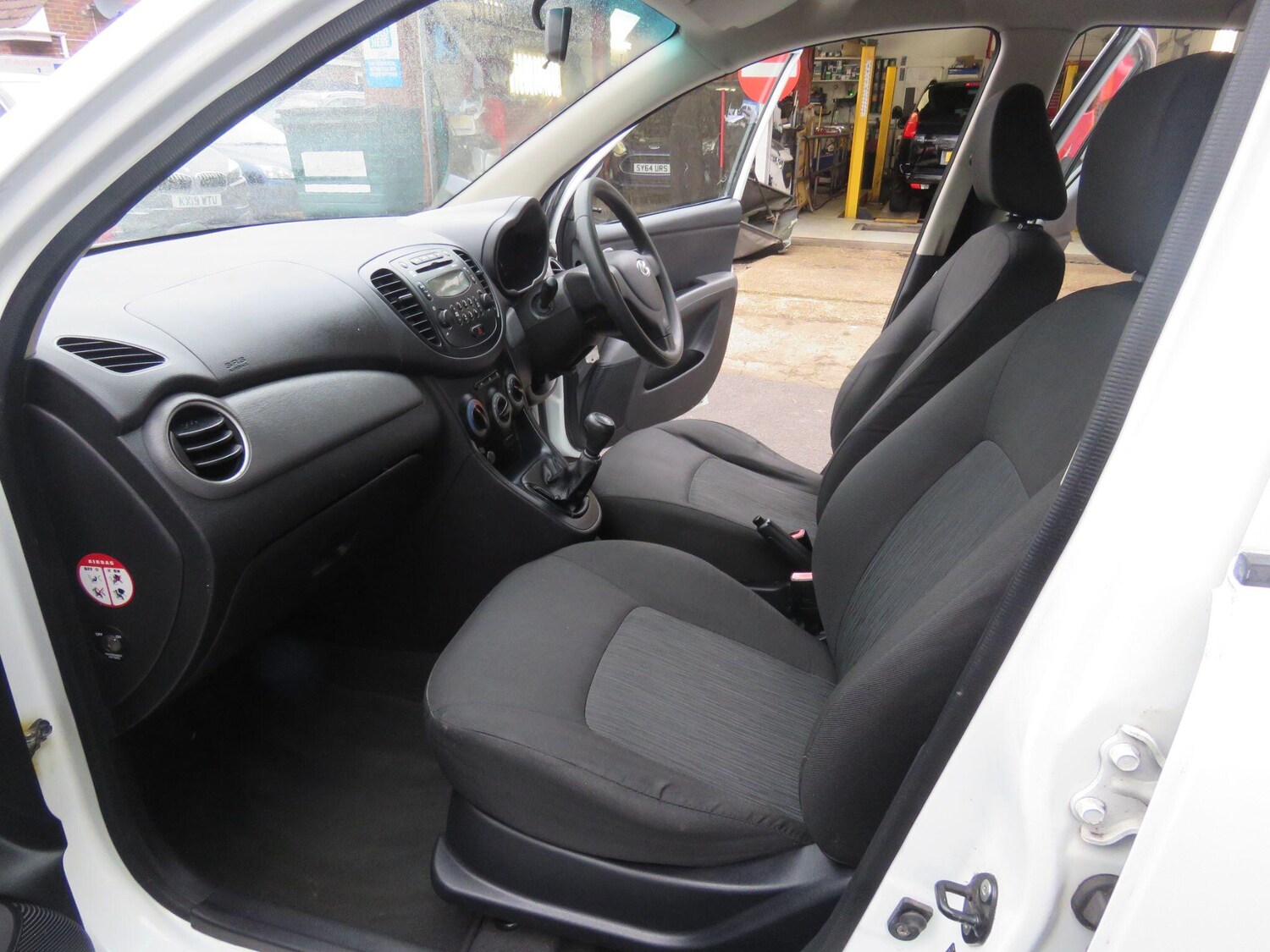 Used Hyundai i10 2011 for sale - 77671336: Photo 47