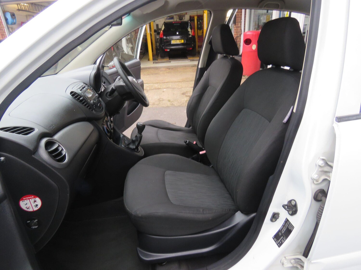 Used Hyundai i10 2011 for sale - 77671336: Photo 48