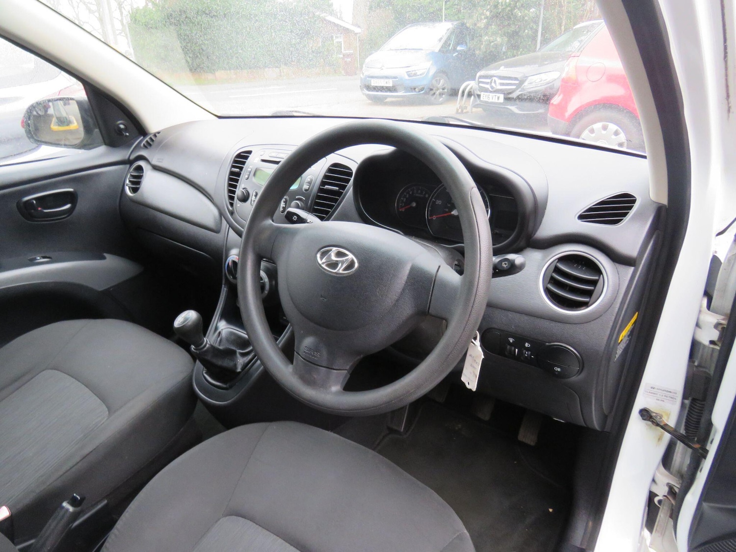 Used Hyundai i10 2011 for sale - 77671336: Photo 51