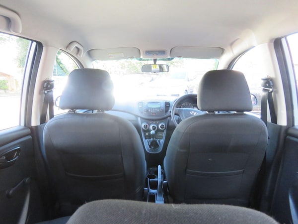 Used Hyundai i10 2011 for sale - 76121912: Photo 48