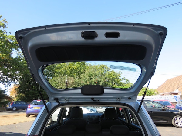Used Hyundai i10 2011 for sale - 76121912: Photo 55